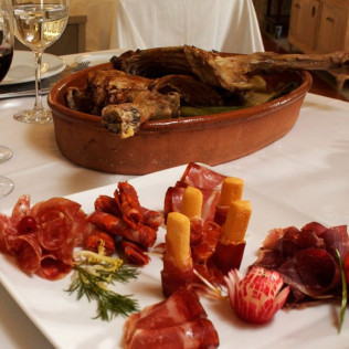 Mesa para dos: Comida o Cena para dos personas en Parador de La Granja (Segovia)