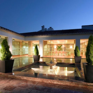 Mesa para dos: Comida o Cena para dos personas en Parador de Málaga Golf (Málaga)