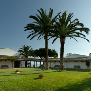 Mesa para dos: Comida o Cena para dos personas en Parador de Mazagón (Huelva)