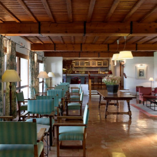 Mesa para dos: Comida o Cena para dos personas en Parador de Mazagón (Huelva)