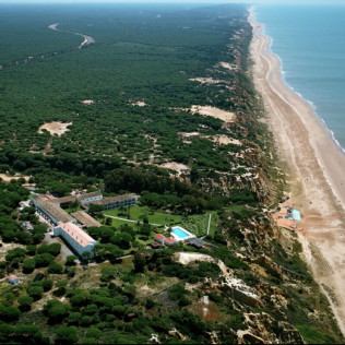 Mesa para dos: Comida o Cena para dos personas en Parador de Mazagón (Huelva)