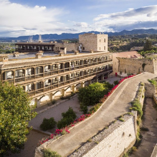 Mesa para dos: Comida o Cena para dos personas en Parador de Tortosa (Tarragona)