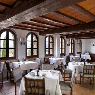 Mesa para dos: Comida o Cena para dos personas en Parador de Tortosa (Tarragona)