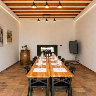 Escapada de 2 Noches con Visita a Bodega y Cata de Vinos en Bodegas Rodríguez y Sanzo (Rueda, Valladolid)
