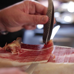 Ruta del Jabugo: Visita Guiada a la Dehesa, los Secaderos y a Bodegas Naturales con Cata de Jamón para dos (Corteconcepción, Huelva) 