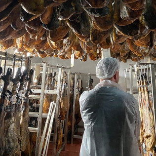Ruta del Jabugo: Visita Guiada a la Dehesa, los Secaderos y a Bodegas Naturales con Cata de Jamón para dos (Corteconcepción, Huelva) 
