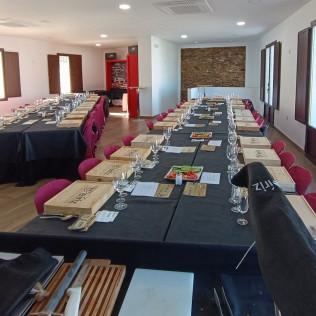 Ruta del Jabugo: Visita Guiada a la Dehesa, los Secaderos y a Bodegas Naturales con Cata de Jamón para dos (Corteconcepción, Huelva) 