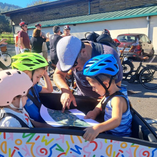 Experiencia Exclusiva Aladinia: Ruta Inclusiva en Bicicleta Eléctrica con Picnic y Comida (Candás, Asturias)
