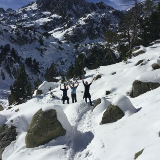 Ruta con Raquetas de Nieve por el Estany de Sant Maurici (Lleida)