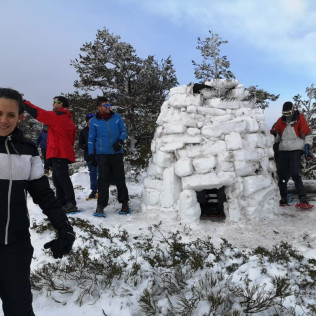 Ruta en Raquetas de Nieve, Construcción de Iglús y Paseo en Trineo (Madrid)