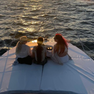 Salida en Barco con Avistamiento de Delfines (Manilva, Málaga)
