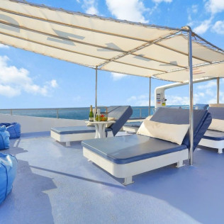 The Absolute Tour: Salida en Catamarán con Snorkel, Comida, Bebidas y Música (Fuerteventura)