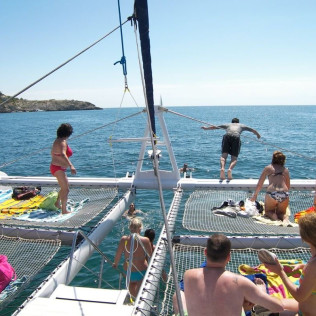 Salida en Catamarán con Barbacoa y Bebidas (Tarragona)