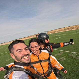 Salto Tándem en Paracaídas para dos desde 4500 metros (Casas de Los Pinos, Cuenca)