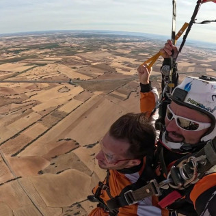 Salto Tándem en Paracaídas para dos desde 4500 metros (Casas de Los Pinos, Cuenca)