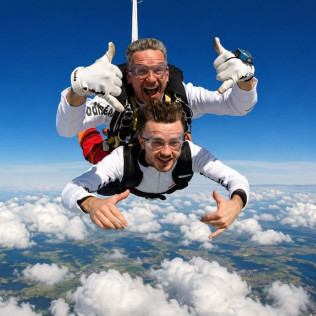 Salto Tándem de 4000 Metros con Opción de Fotos y Vídeo (Lasclaveries, Francia)