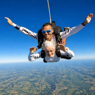 Salto Tándem de 4000 Metros con Opción de Fotos y Vídeo (Lasclaveries, Francia)