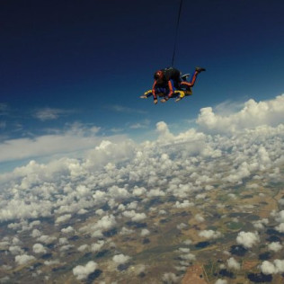 Salto en Paracaídas desde 3100 metros con Fotos y Vídeo interno (Sevilla)