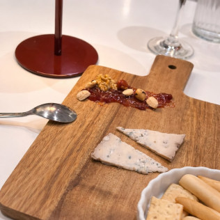 Cata de Quesos con Copa de Vino y Maridaje en La Musola (Madrid)