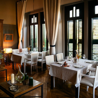Comida en La Torre de Codorníu (Sant Sadurní d'Anoia, Barcelona)
