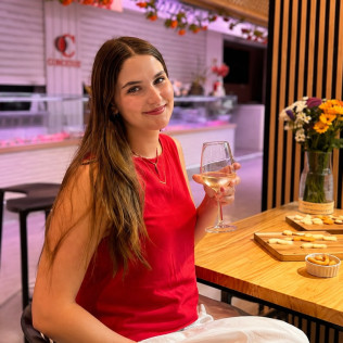 Taller de Queso con Cata de Vinos o Quesos en La Musola (Madrid)