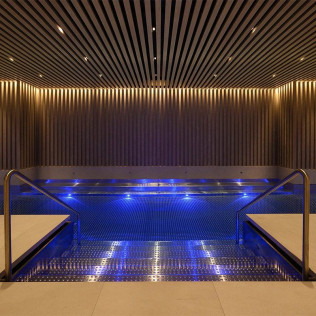 Zona de Aguas y Deep Tissue Massage en Seventy Spa del Hotel Seventy Barcelona 4* (Barcelona)