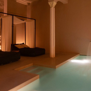 Circuito de Aguas y Relaxing Massage en Signature Spa del Hotel Yurbban Passage 4* (Barcelona)