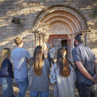 Visita Guiada por Siurana Medieval con Comida en el Refugi y Visita a Bodega con Cata en Cellers Baronia del Montsant (Tarragona)