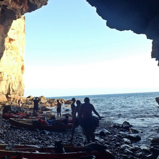 Kayak y Snorkel con Snack y Fotos por Cuevas Marinas (Mogán, Gran Canaria)