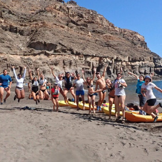 Kayak y Snorkel con Snack y Fotos por Cuevas Marinas (Mogán, Gran Canaria)