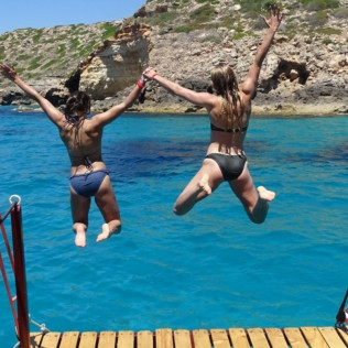 Salida en Barco con Snorkel, Buffet Mediterráneo y Música en Vivo (Palma de Mallorca)