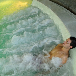 Circuito Spa Aquatonic y Comida o Cena en Hotel Termes de Montbrió 4* (Tarragona)