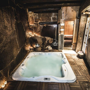 Spa Privado con Cava para dos en Orgullo Rural Casa Rural (Bermellar, Salamanca)