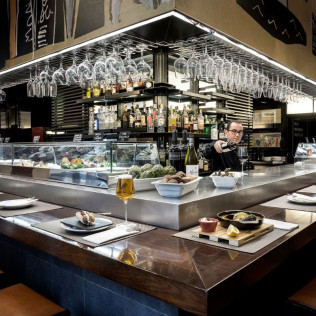 Circuito Spa, Menú Degustación en Hospes Amérigo 5* y Visita a Bodega Las Virtudes con Cata de Vinos y Aceites con Aperitivo para dos (Alicante)