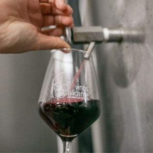 Circuito Spa, Menú Degustación en Hospes Amérigo 5* y Visita a Bodega Las Virtudes con Cata de Vinos y Aceites con Aperitivo para dos (Alicante)