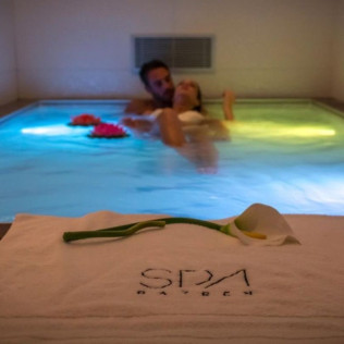 Circuito Spa en Hotel RH Bayren 4* y Visita a Fábrica, Cata de Cervezas, Crema de Licores y Vermuts con Maridaje para dos (Valencia)