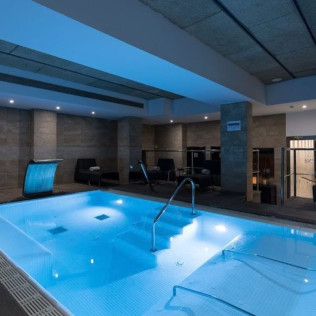 Circuito Spa y Masaje con Aromaterapia o Terapéutico para dos en Hotel Catalonia Ramblas 4* (Barcelona)