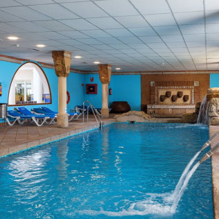 Circuito Spa en Senzia Rota Spa & Wellness y Visita Guiada a Weisshorn Destilería con Cata Maridada para dos (Cádiz)