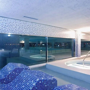 Spa & Bites: Circuito Spa, Tapa y Bebidas para dos en Alexandre Hotel Frontair Congress 4* (Sant Boi, Barcelona)
