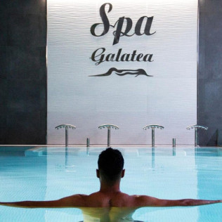 Visita a Bodegas Martín Códax con Cata de Vinos y Circuito Spa con Cena para dos en Hotel 4* (Pontevedra)