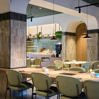 Circuito Spa, Masaje y Desayuno en Hotel Catalonia La Maquinista 4* (Barcelona)
