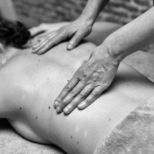 Circuito Spa y Masaje de 25 minutos para dos en Esenzias (Madrid)