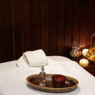 Circuito Spa, Masaje Oriental y Comida o Cena en Hospes Palacio de los Patos 5* (Granada)