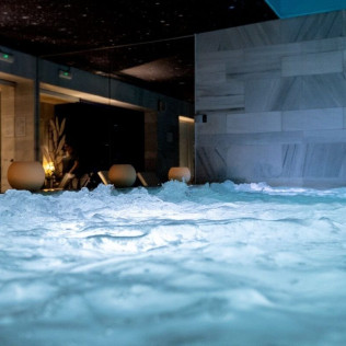 Circuito Spa, Masaje Oriental y Comida o Cena en Hospes Palacio de los Patos 5* (Granada)