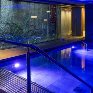 Visita a la Bodega Giró Ribot con Degustación y Circuito Spa para dos en Hotel MiM Sitges 4* (Barcelona)