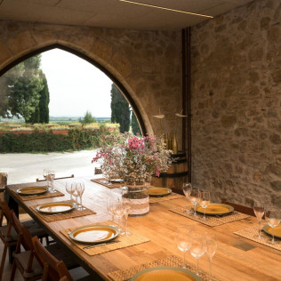 Visita a la Bodega Giró Ribot con Degustación y Circuito Spa para dos en Hotel MiM Sitges 4* (Barcelona)