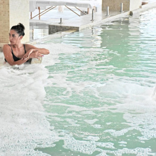 Ritual Armonía: Acceso al Club Termal, Parafango y Masaje Relajante en Spa Bienestar Moaña (Moaña, Pontevedra)