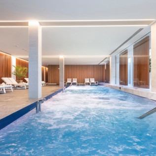 Moto de Agua y Circuito Spa para dos en Hotel Marina Badalona 4* (Badalona, Barcelona)