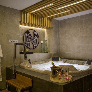 Circuito Spa y Jacuzzi Privado con Cava y Bombones para dos en Centro Nature Urban Spa (Jaén) 