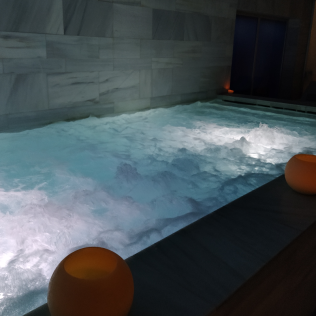 Circuito Spa, Masaje y Brocheta de Fruta Fresca en Hospes Palacio de los Patos 5* (Granada)